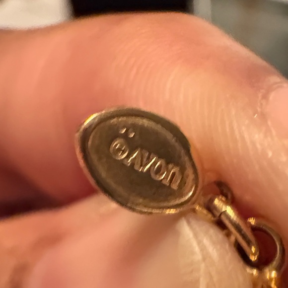 AVON Elegant Gold Necklace with Green Leaf Pendant Vintage Avon - Picture 5 of 6